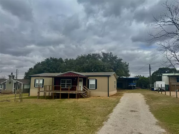 1914 Roadrunner Road, Graford, TX 76449