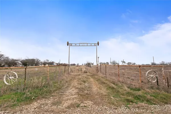 2209 County Road 332, Era, TX 76238