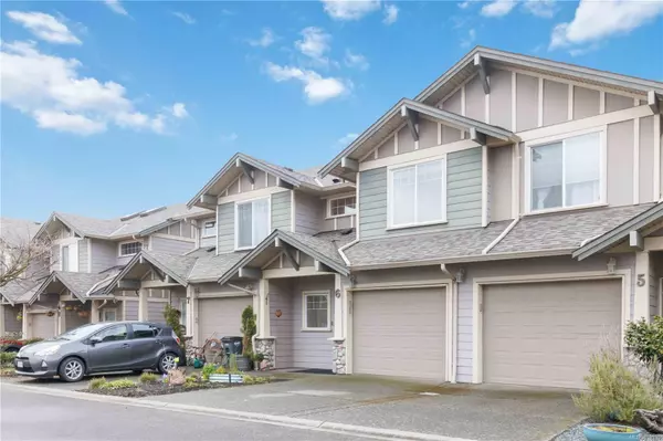 Saanich, BC V8Z 3P9,3338 Whittier Ave #6