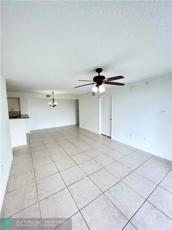 Coconut Creek, FL 33073,4840 N STATE ROAD 7  #204