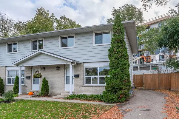 32B Karen WALK, Waterloo, ON N2L 5X2