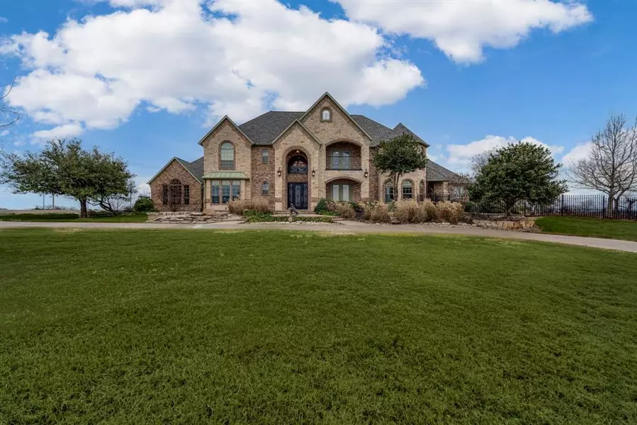 201 Hunter Pass, Waxahachie, TX 75165