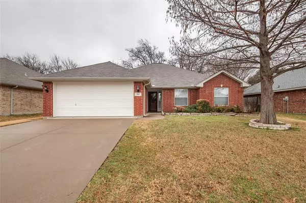 924 Heberle Drive, Burleson, TX 76028