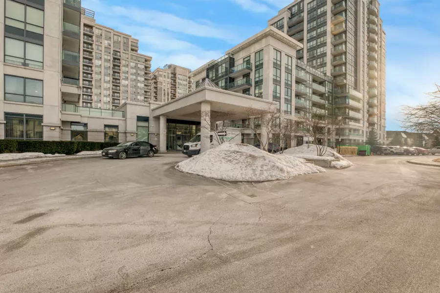 30 N Park RD #811, Vaughan, ON L4J 0G6