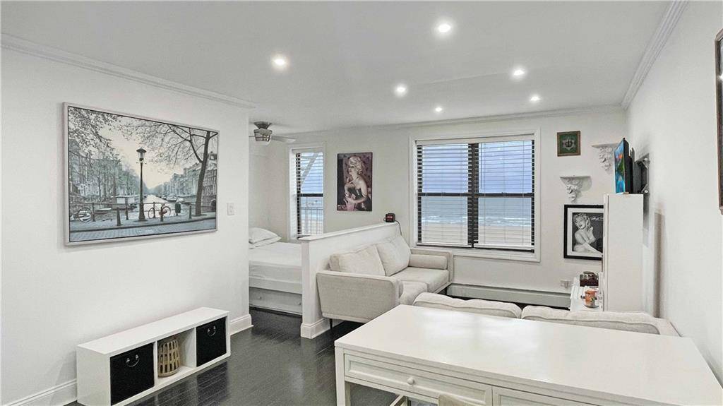 Rockaway Park, NY 11694,129 Beach 118th ST #3D