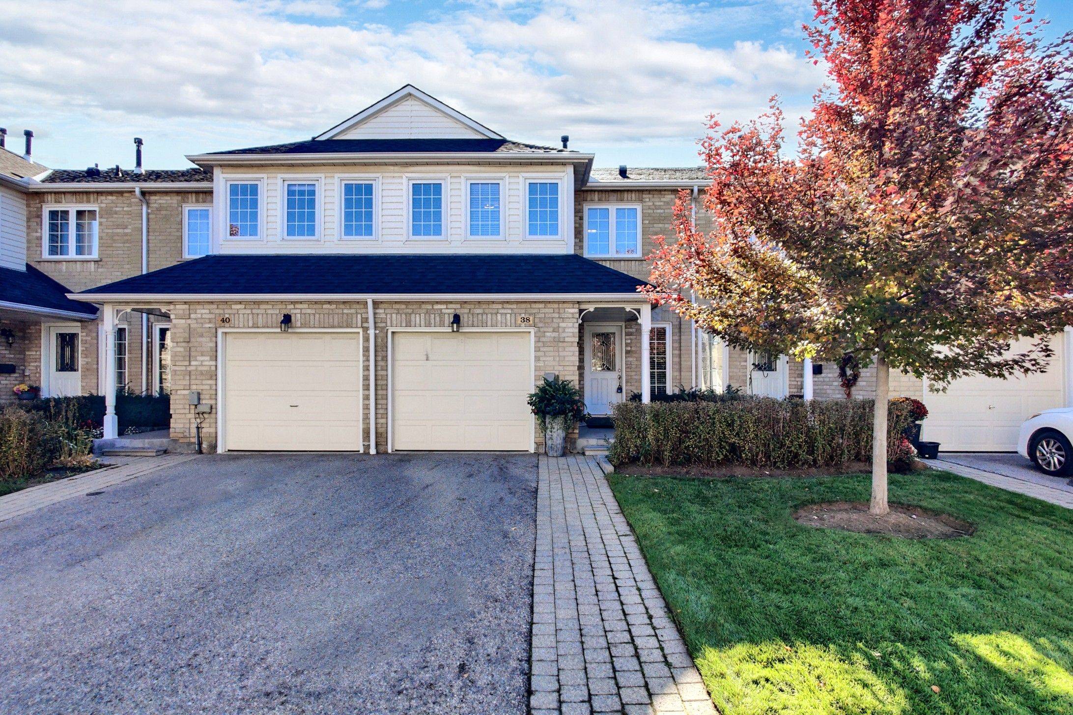 38 Heathcliffe SQ, Brampton, ON L6S 5P7