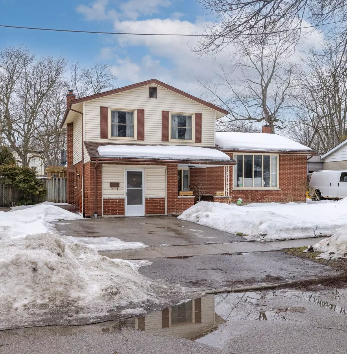 London, ON N5X 1C1,1428 Stoneybrook CRES