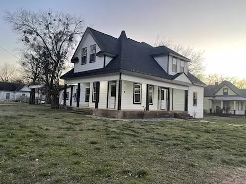 323 E Grand Street, Whitewright, TX 75491