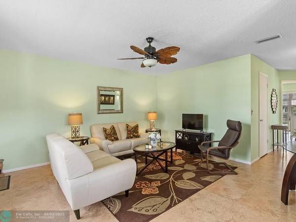 Vero Beach, FL 32962,103 Royal Oak Dr # 206