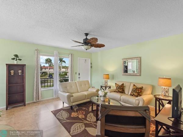 Vero Beach, FL 32962,103 Royal Oak Dr # 206