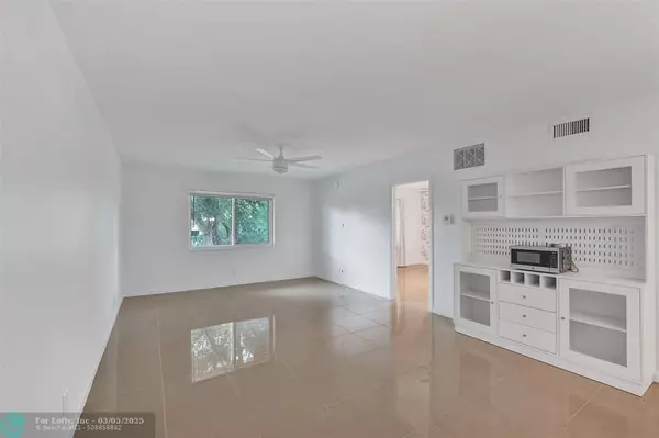 Wilton Manors, FL 33305,140 NE 19th Ct  #214E