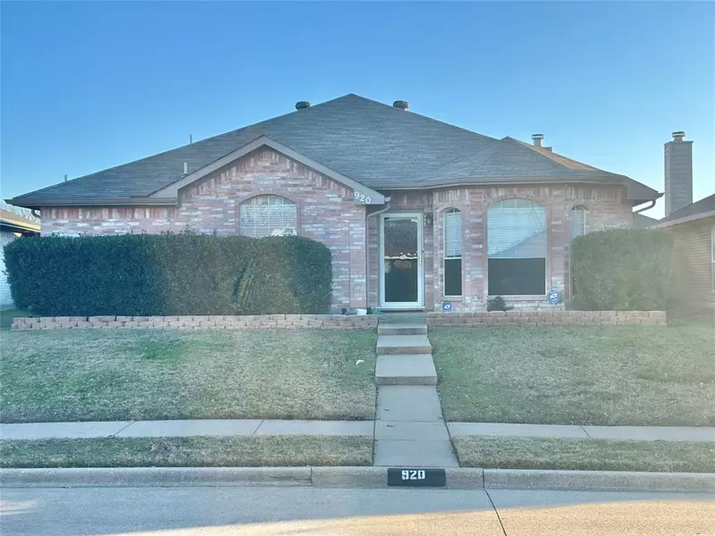 920 Applewood Drive, Cedar Hill, TX 75104