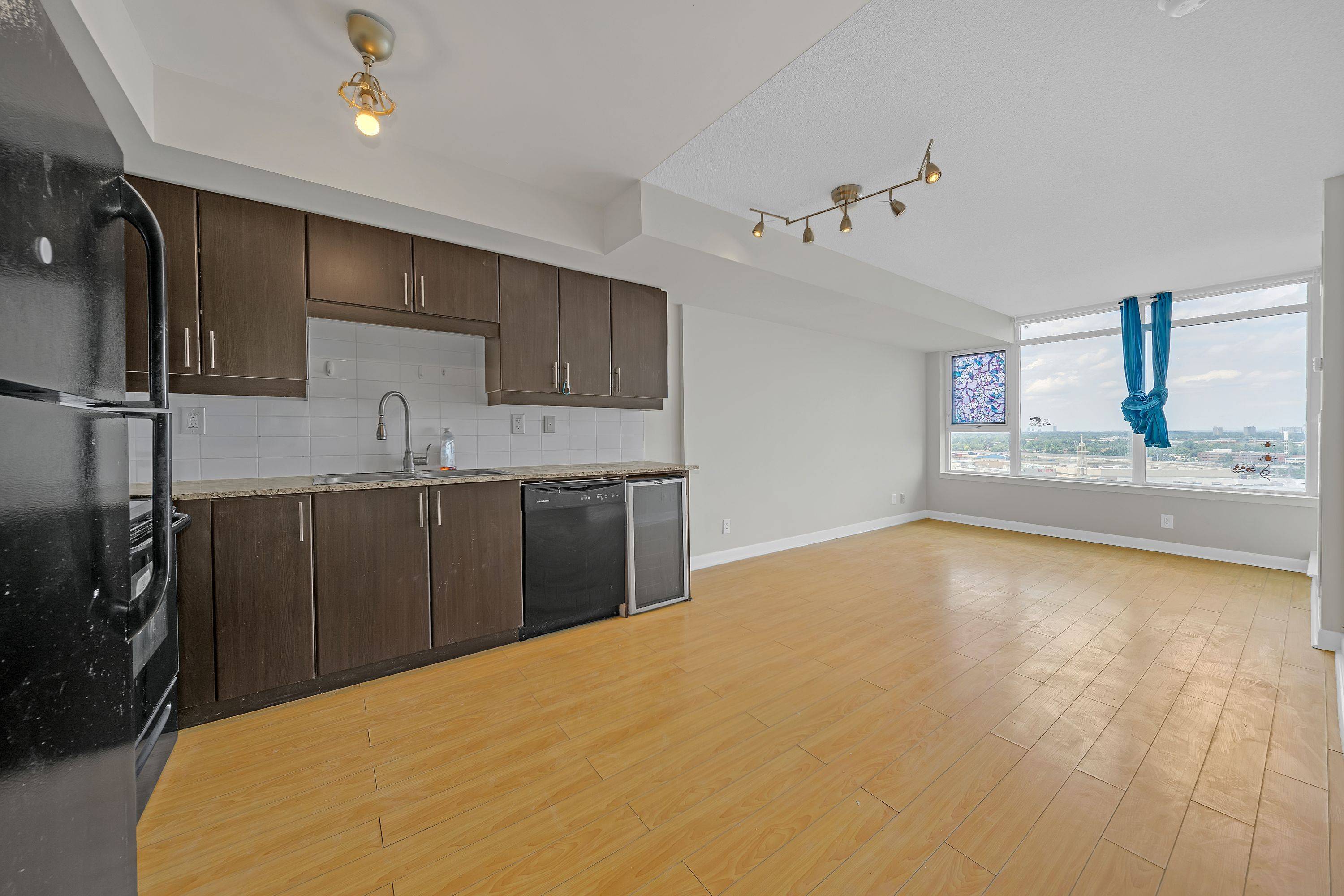 Toronto E09, ON M1P 0B4,25 Town centre CT #1801