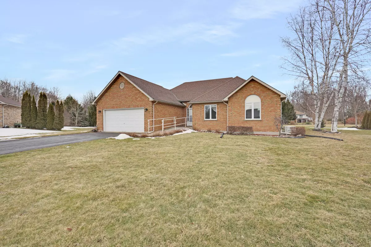 West Elgin, ON N0L 2P0,25262 Eagle CT