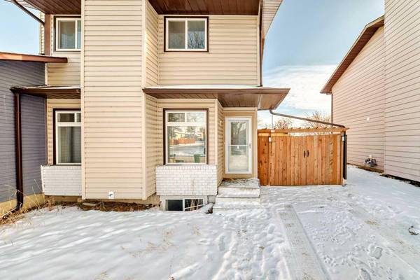 67 Castleglen RD NE, Calgary, AB T3J 1P2