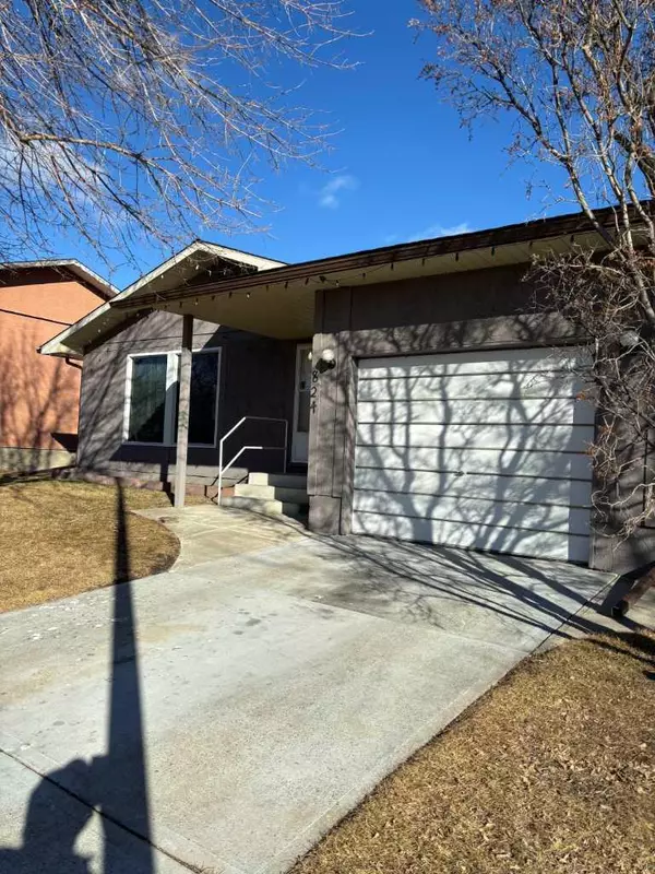 Calgary, AB T1Y 1E7,824 Rundleside DR Northeast