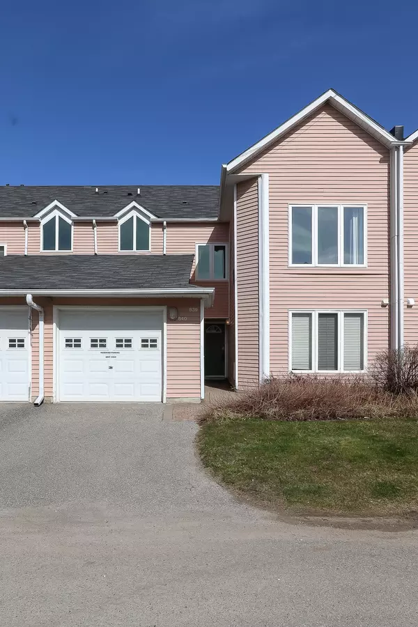 Collingwood, ON L9Y 5B4,34 DAWSON DR #840