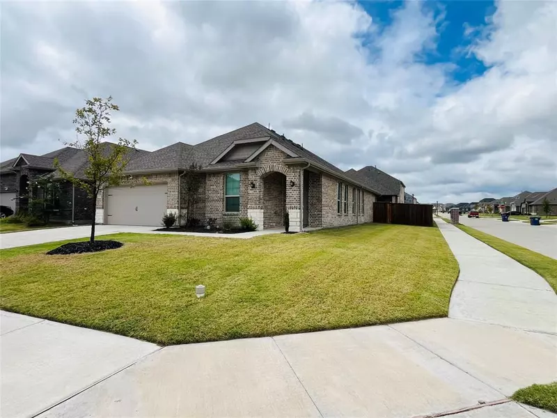 651 Congressional Avenue, Red Oak, TX 75154