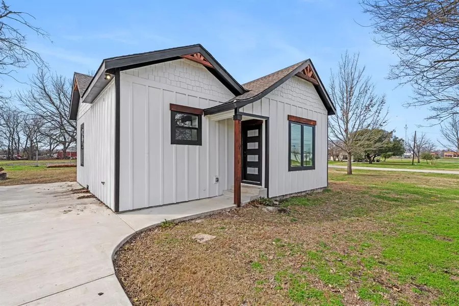 400 S Dallas Street, Rice, TX 75155