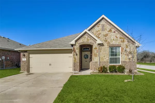 400 Sandhurst Drive, Fort Worth, TX 76036