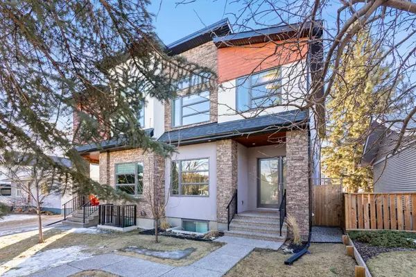 2033 45 AVE Southwest, Calgary, AB T2T 2P6