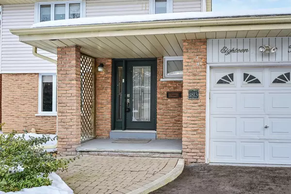 Pickering, ON L1V 3C1,1813 Bronte SQ