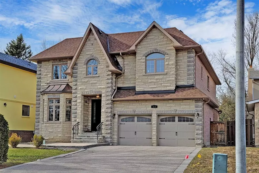 32 Gainsville AVE, Markham, ON L3R 1W8