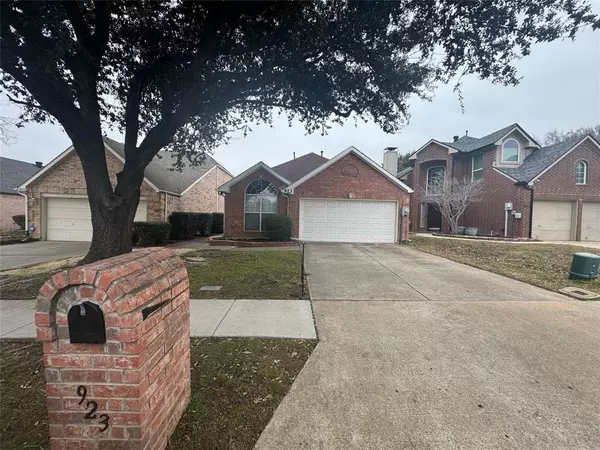 923 Golden Grove Drive, Lewisville, TX 75067