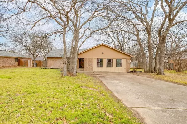 816 Lake Crest Parkway, Azle, TX 76020