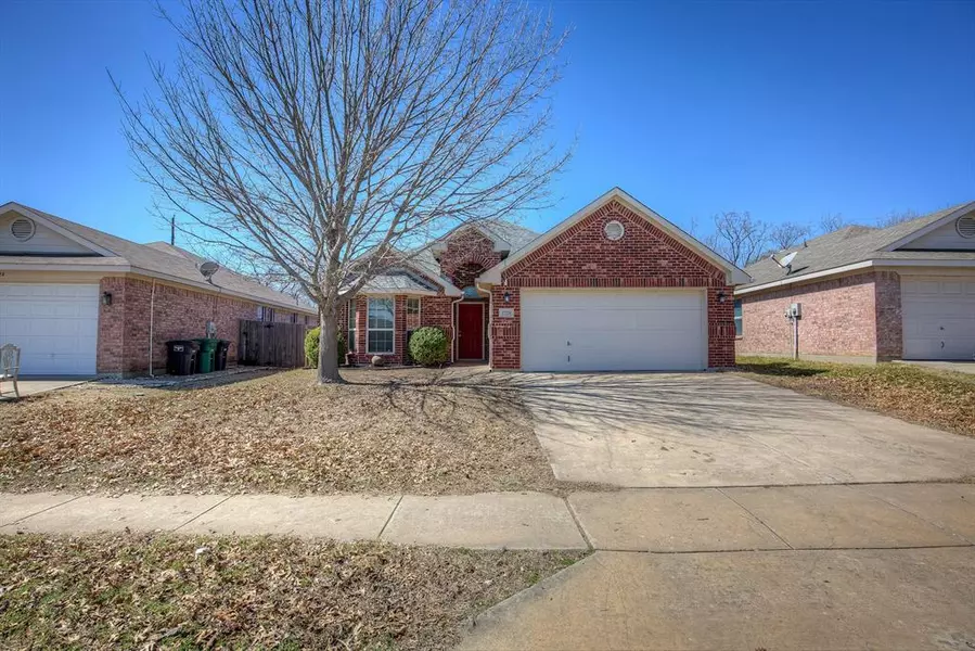 2720 Wakecrest Drive, Fort Worth, TX 76108