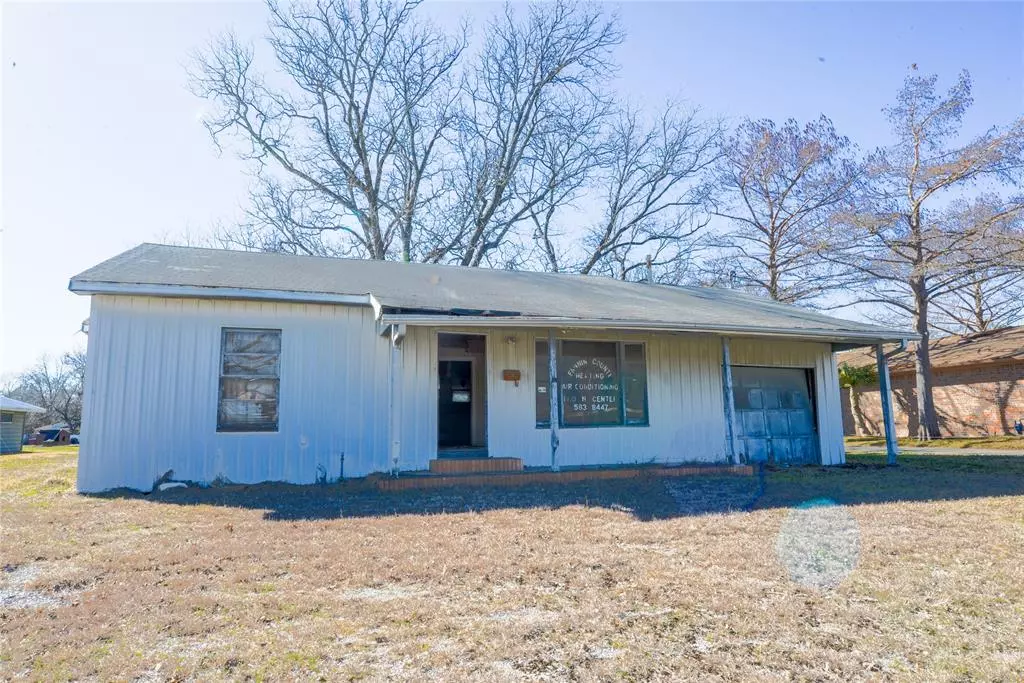 Bonham, TX 75418,1719 N Center Street