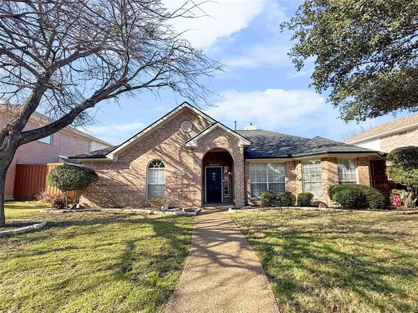 8813 Lakepointe Avenue, Rowlett, TX 75088