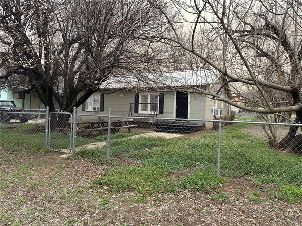 209 2nd Street, Glen Rose, TX 76043