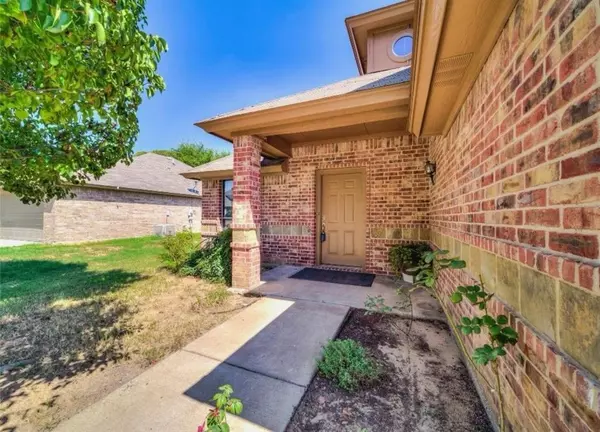 Hurst, TX 76053,325 Grace Circle