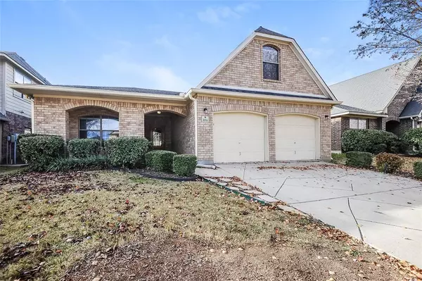 3016 Shoreline Drive, Burleson, TX 76028