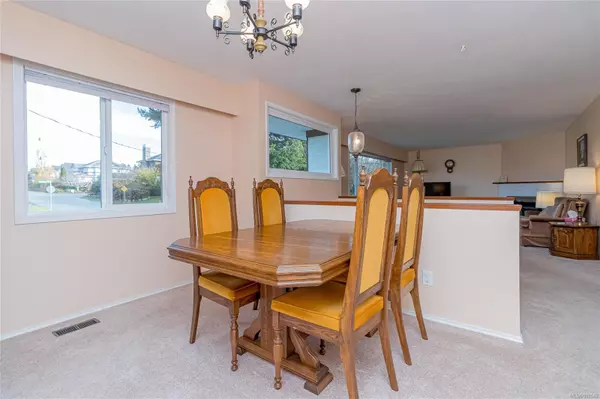 Saanich, BC V8N 5B3,1741 Kenmore Rd