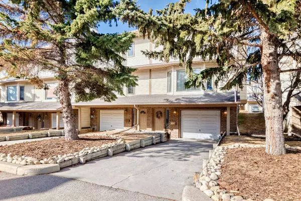 210 Patina PARK Southwest, Calgary, AB T3H 3E3