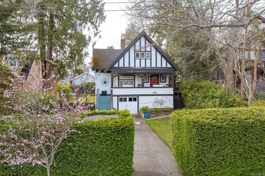 1216 St. Patrick St, Oak Bay, BC V8S 4Y4