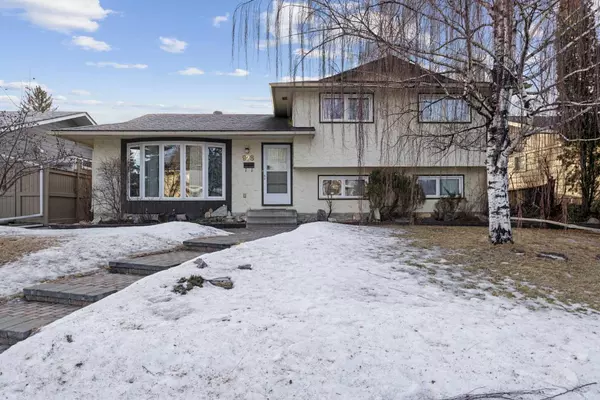 Calgary, AB T2J 2W3,928 Lake Twintree CRES Southeast