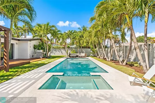 2133 NE 25th St, Wilton Manors, FL 33305