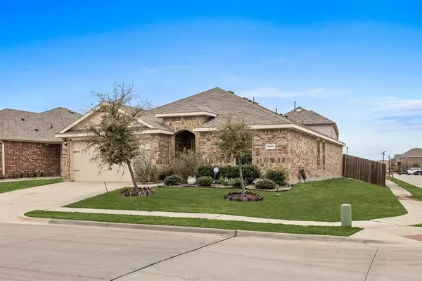 2260 Torch Lake Drive, Forney, TX 75126