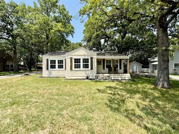 314 W Russell Street, Weatherford, TX 76086