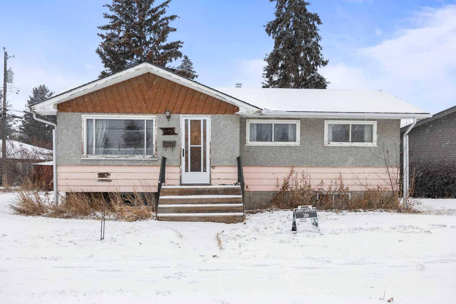 11 Beaupre CRES NW, Calgary, AB T3B 2S9