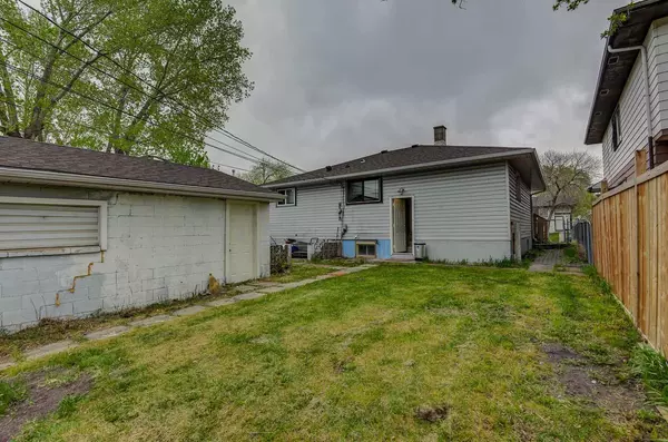 Calgary, AB T2B 1L7,2443 47 ST Southeast