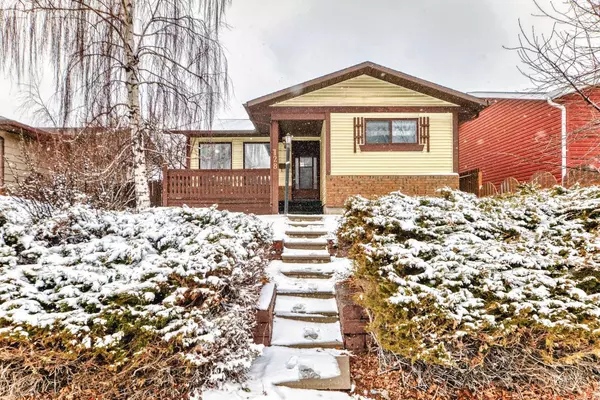 128 Castledale CRES Northeast, Calgary, AB T3J 1X4