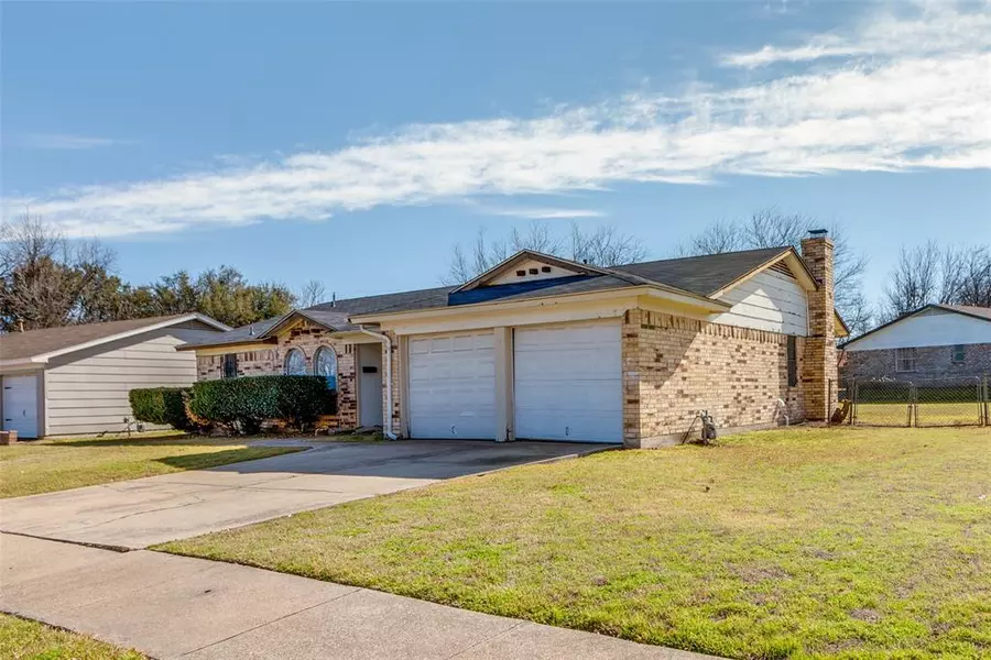 316 Harris Drive, Crowley, TX 76036