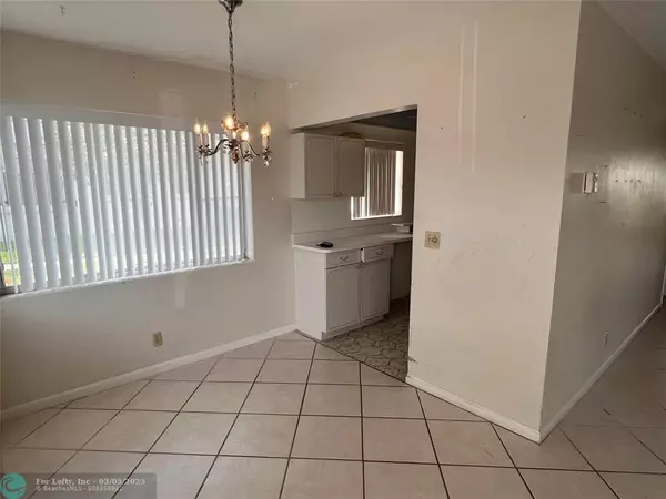 Lake Worth Beach, FL 33461,3320 LAKE OSBORNE Drive  #105