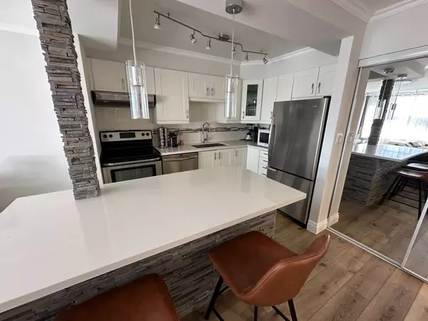 Oakville, ON L6L 5K1,2263 Marine DR #408
