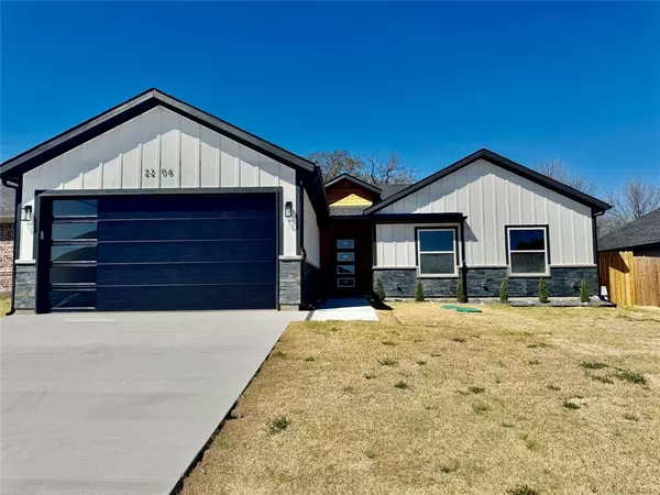 2206 Pedernales Court, Granbury, TX 76048