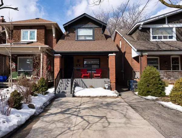 32 Mortimer AVE, Toronto E03, ON M4K 1Z8